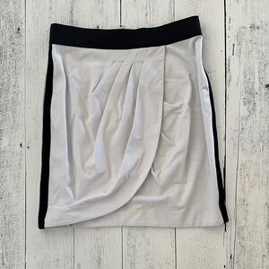 White and Black Women's Skirt size 6
